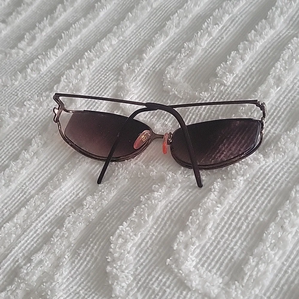 FENDI Sunglasses 👓 - Picture 4 of 11